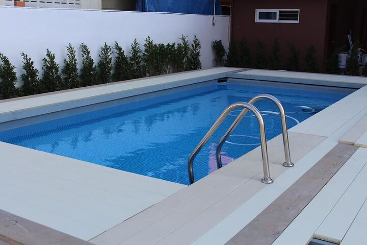 Pool 20 of 33