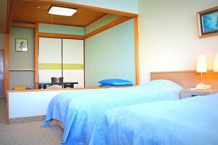 Room 5 of 11