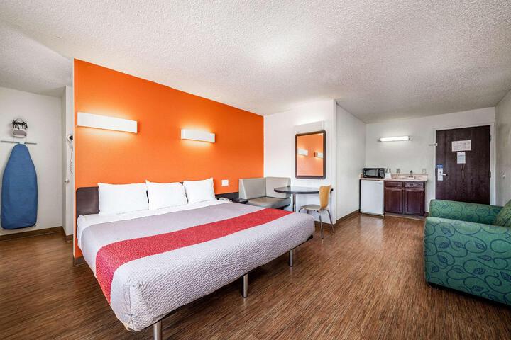Room 19 of 115
