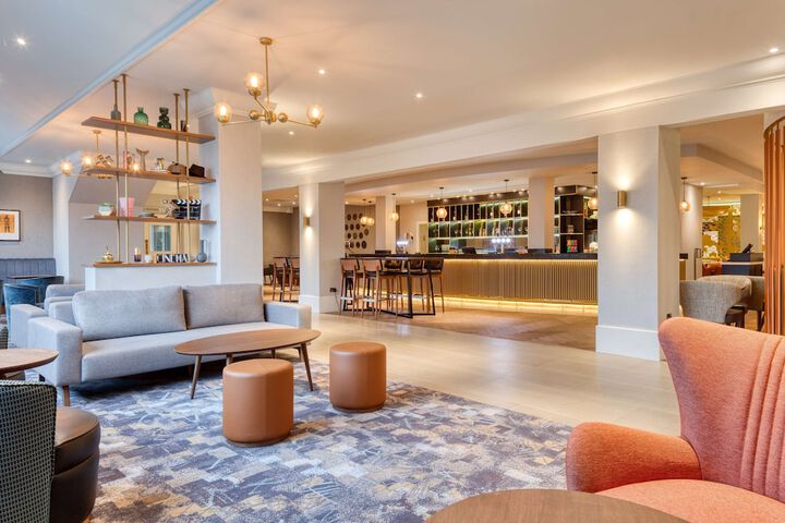 Lounge 72 of 92