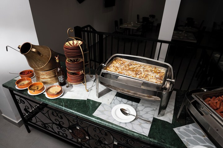 Dining 40 of 59