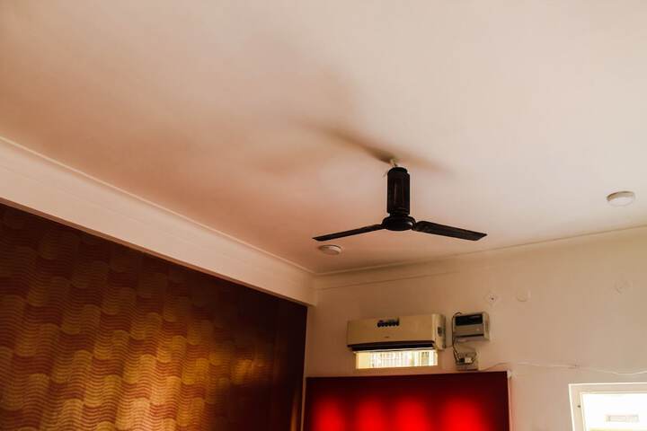 Room 37 of 62