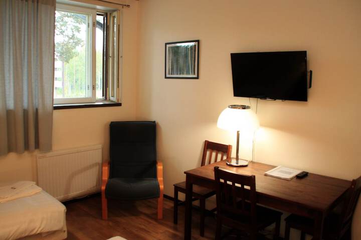 Room 10 of 100