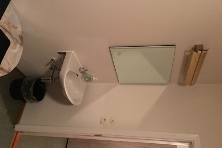 Room 6 of 65