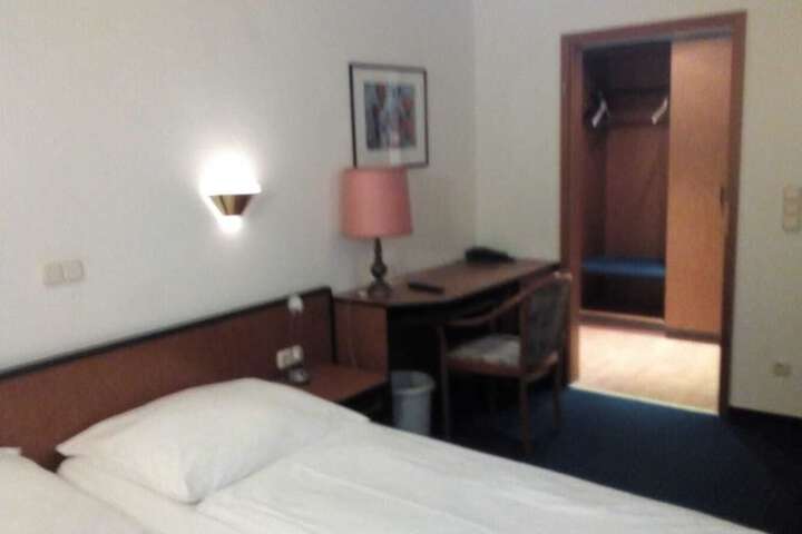 Room 7 of 38