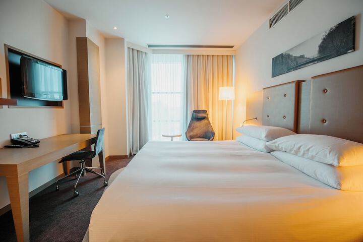 Room 9 of 94