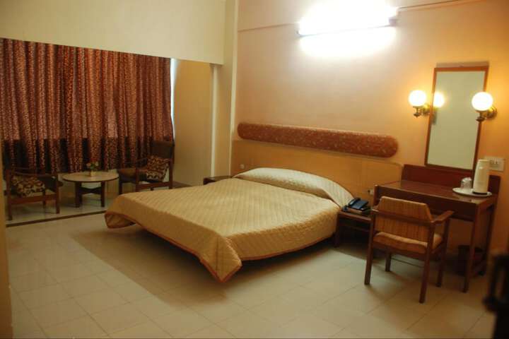Room 3 of 40