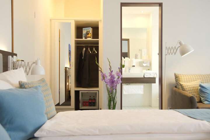 Room 9 of 34