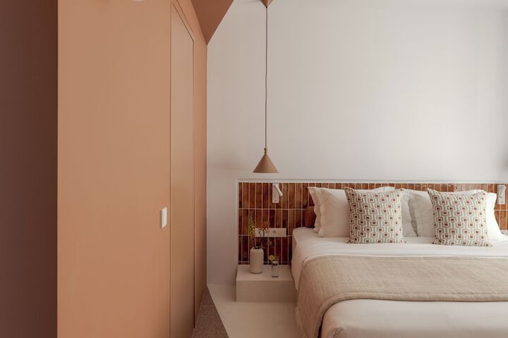 Room 4 of 63