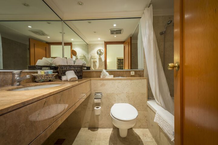 Clean Restrooms