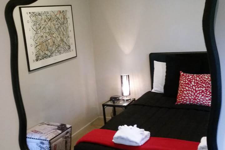 Room 5 of 65
