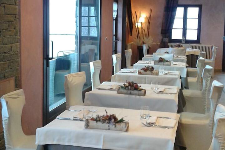 Dining 37 of 70
