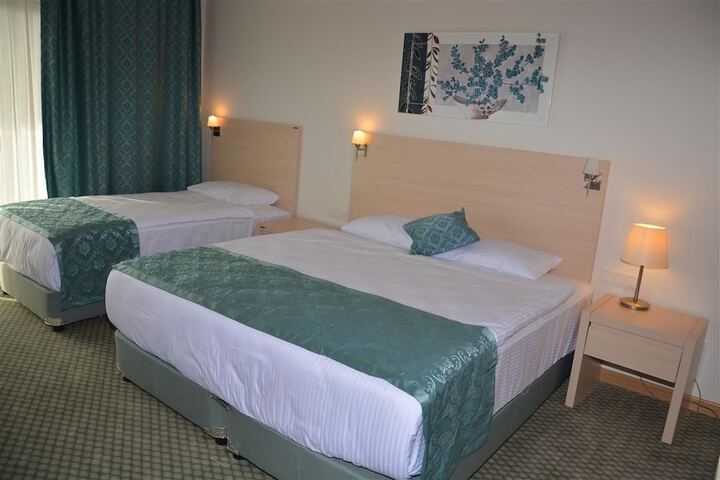 Room 13 of 34