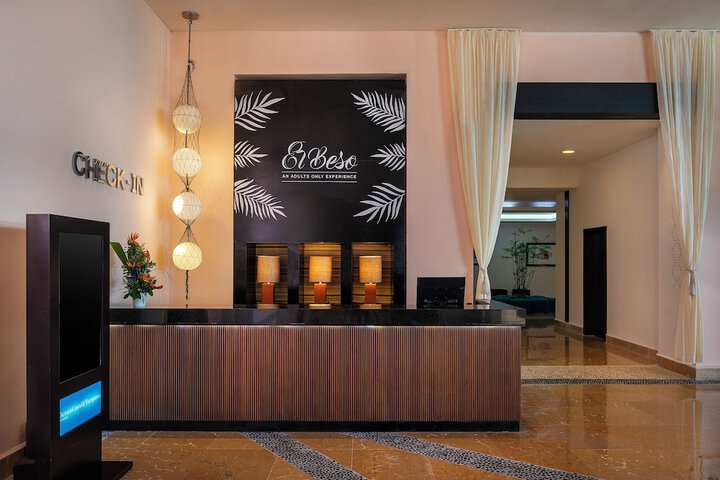 Hotel Interior 4 of 95