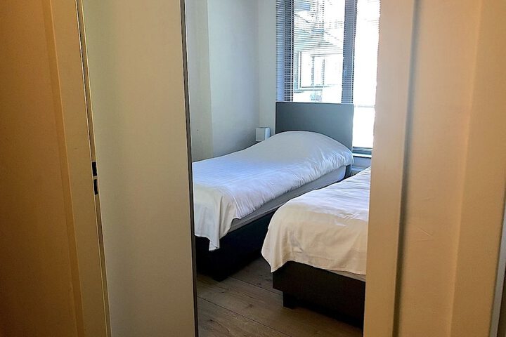 Room 9 of 18