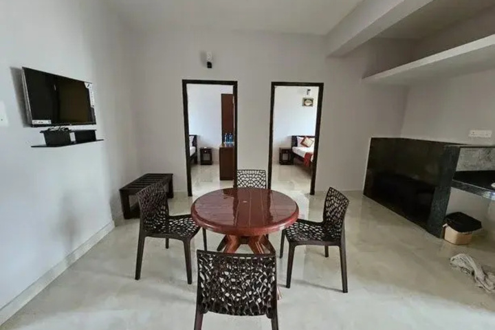 Room 6 of 11