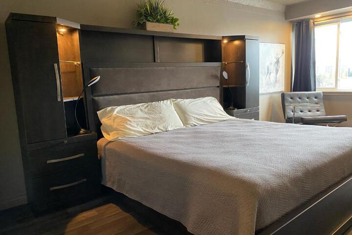 Queen Bed Accessible (4 of 13)
