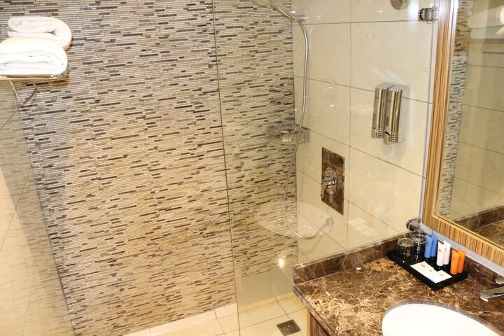 Room 40 of 106