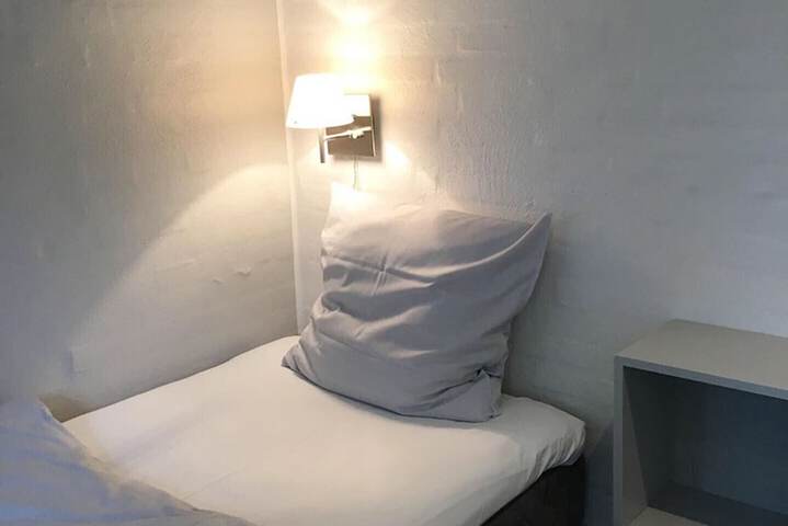 Room 6 of 27