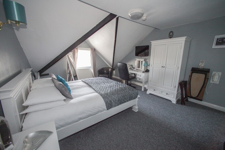 Room 10 of 35