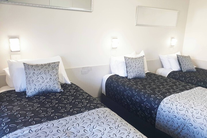 Room 21 of 34