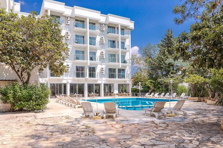 Hotel Pool