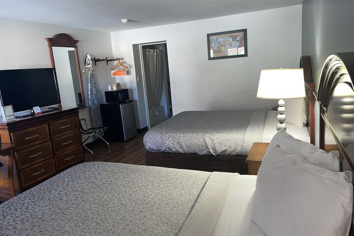 2 Double Beds (1 of 8)