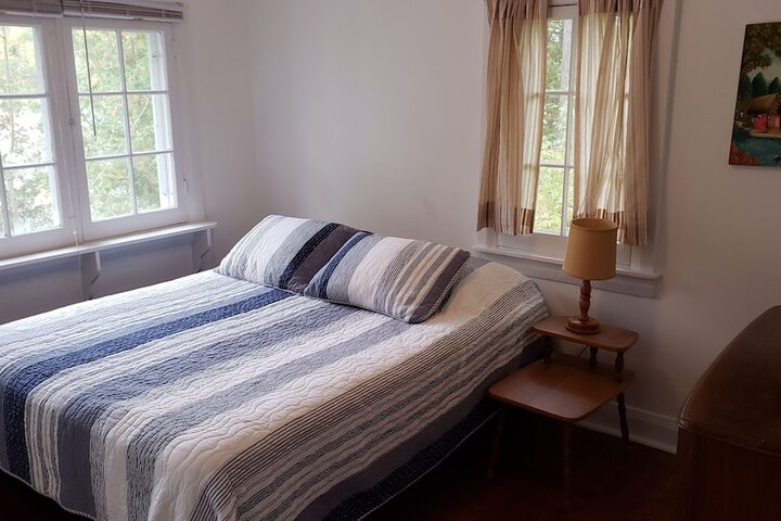 Room 6 of 215