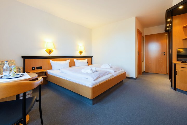 Room 10 of 70