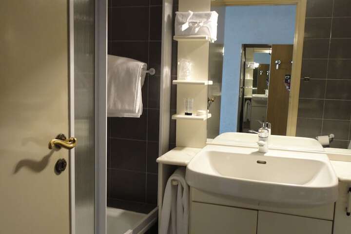 Room 20 of 34