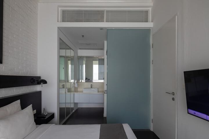 Room 18 of 70