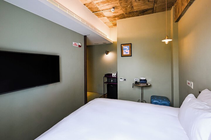 Room 83 of 141