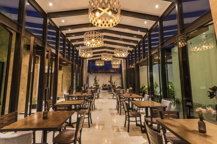 Dining 64 of 82
