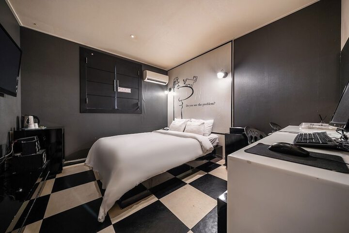 Room 3 of 30
