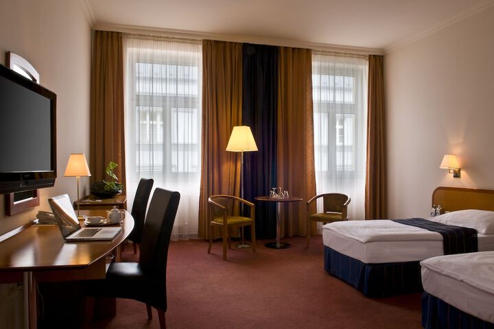 Room 15 of 53