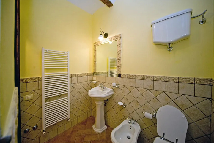 Room 6 of 14