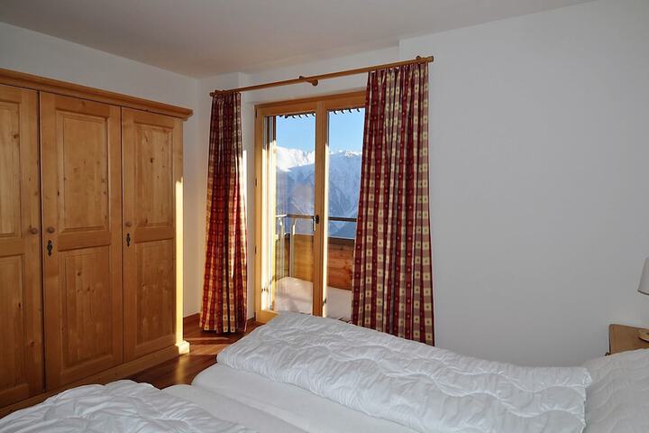 Room 3 of 22
