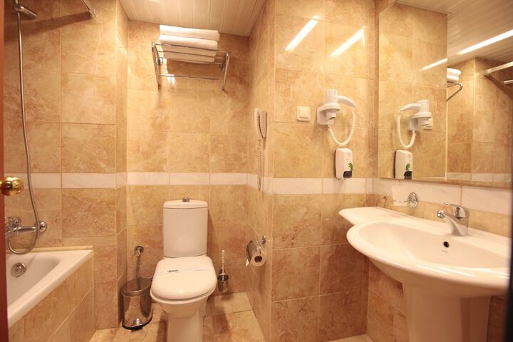 Room 8 of 23