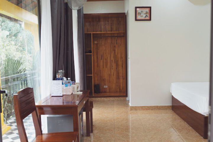 Room 27 of 91