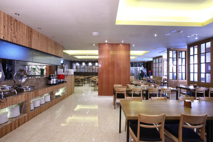 Dining 65 of 78