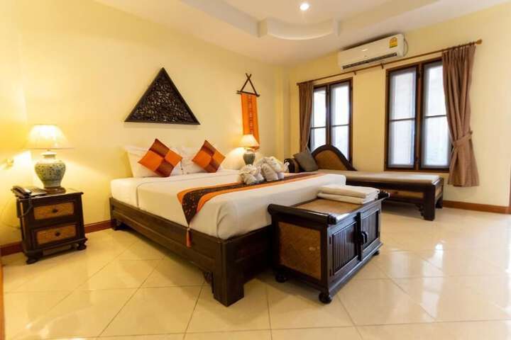 Room 4 of 49
