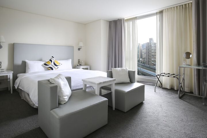 Room 34 of 80