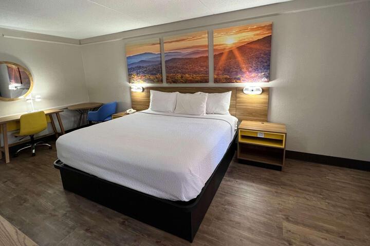 2 Queen Beds (3 of 3)