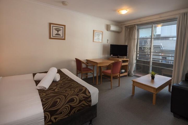 Room 9 of 37