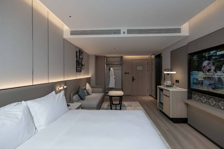 Room 19 of 53