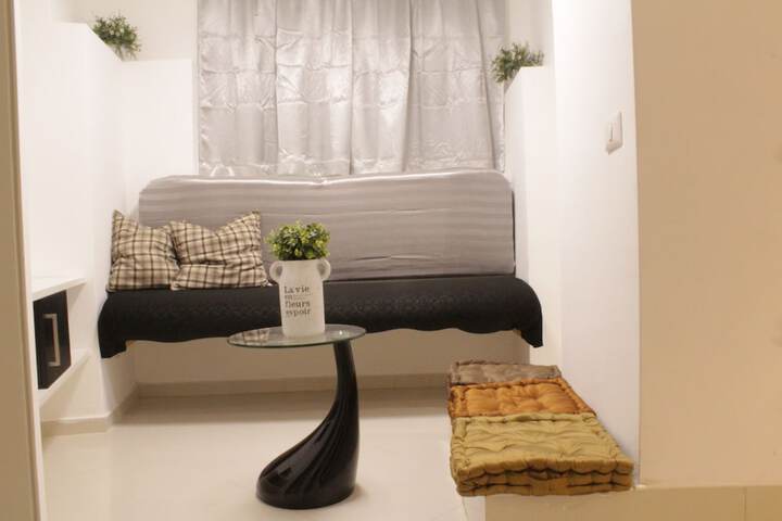 Room 2 of 10
