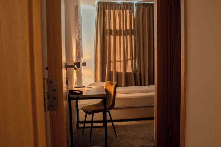 Room 46 of 127