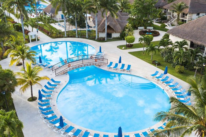 Hotel with Pool