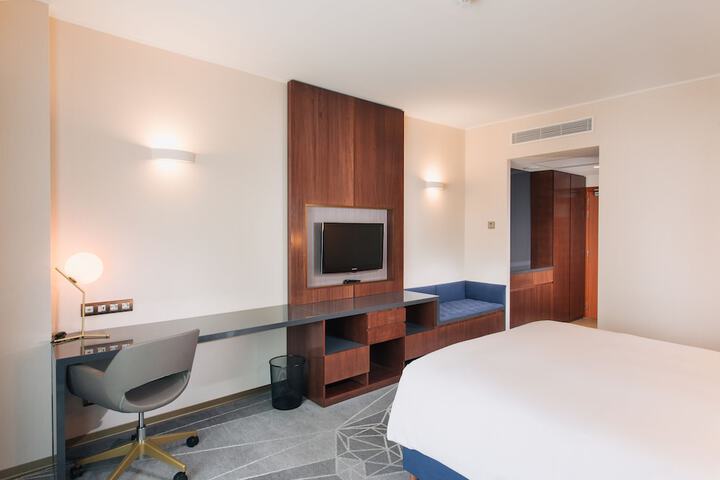 Room 6 of 86