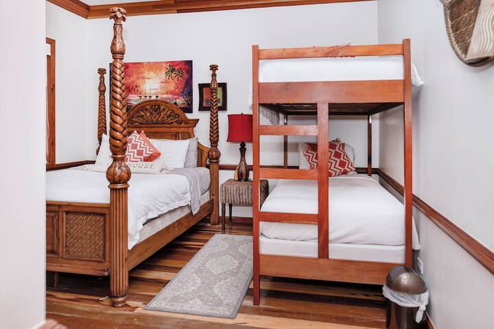 Room 40 of 927